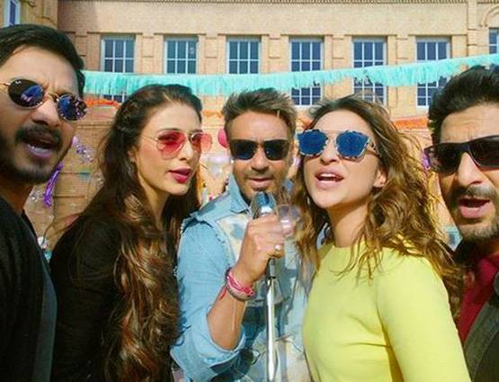 तब्बू को शादी के लिए टोकते रहते हैं अजय, क्या इस वजह से नहीं हुई