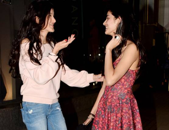 बेस्ट फ्रेंड से मिलने पहुंचीं चंकी पांडे की बेटी, सुहाना थीं गायब