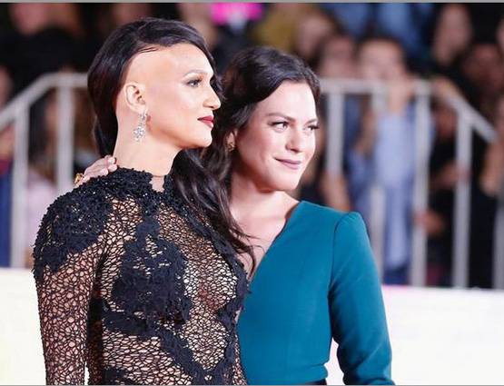 ये हैं Oscar की पहली ट्रांसजेंडर प्रेजेंटर, बॉयज स्कूल से की है पढ़ाई