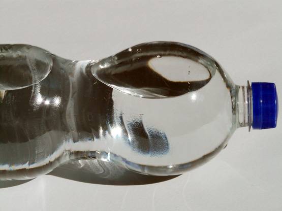 फ्रिज का ठंडा पानी पीने से सेहत को होते हैं ये नुकसान