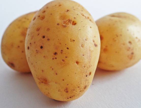 छिलके सहित आलू खाना लाभदायक या नुकसानदेह?