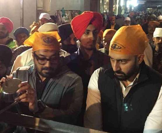 'मनमर्जियां' में अभि‍षेक बच्चन के सरदार लुक पर BIG B बोले...