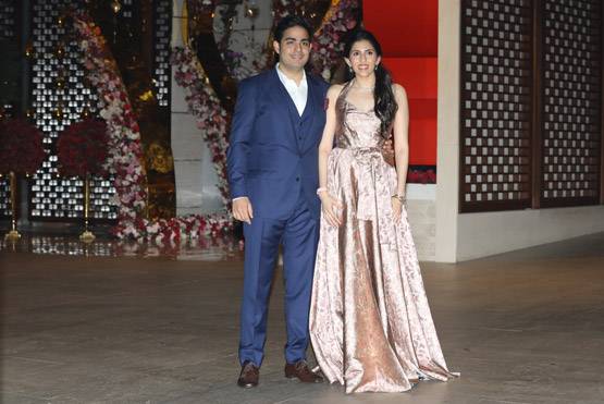 आकाश-श्लोका से मिलेंगे बॉलीवुड सिलेब्स, अंबानी परिवार ने रखी पार्टी