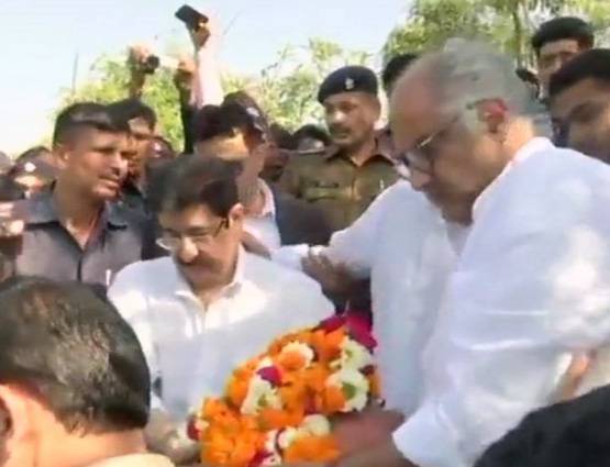 श्रीदेवी की आत्मा की शांति के लिए हरिद्वार में बोनी ने किया पिंडदान