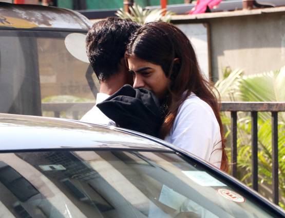 दोस्त से मिलने पहुंचीं श्रीदेवी की छोटी बेटी खुशी कपूर, PHOTOS