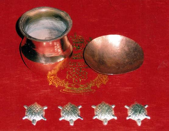 रोज सुबह इस बर्तन में रखा पानी पिएं, कभी नहीं होगी पेट की समस्या