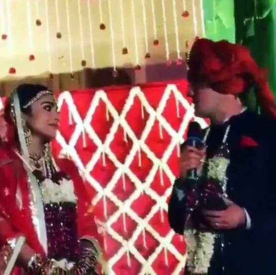 सगाई के दिन श्रिया सरन ने किया पति को Kiss, फोटो वायरल