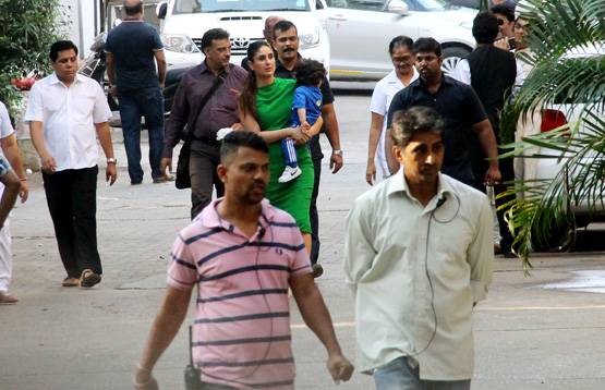 PHOTOS: तैमूर को गोद में लेकर यूं शूटिंग के लिए पहुंचीं करीना