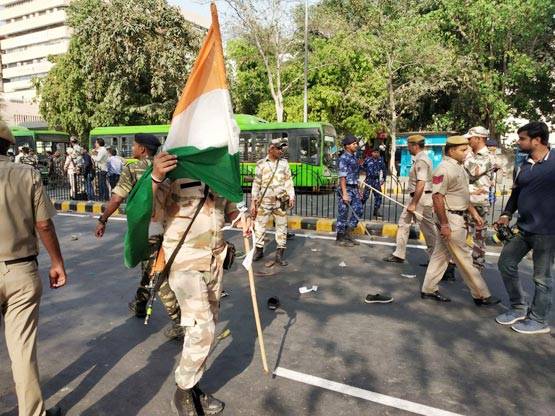 दिल्ली पहुंचे SSC परीक्षार्थी, सरकार के खिलाफ उग्र प्रदर्शन