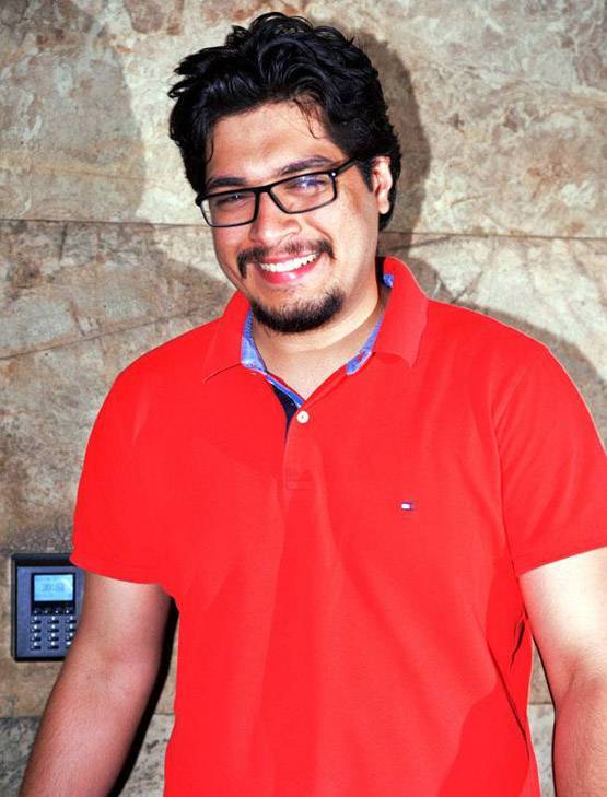 खुद को इतना फिट रखते हैं आमिर खान, हमउम्र नजर आता है बेटा