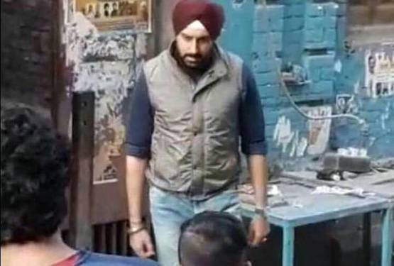 'मनमर्जियां' में अभि‍षेक बच्चन के सरदार लुक पर BIG B बोले...