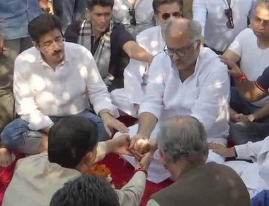 श्रीदेवी की आत्मा की शांति के लिए हरिद्वार में बोनी ने किया पिंडदान