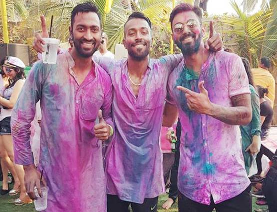 होली पर वीरू का खास अंदाज, बोले- ये है किंग्स की जर्सी का सही इस्तेमाल