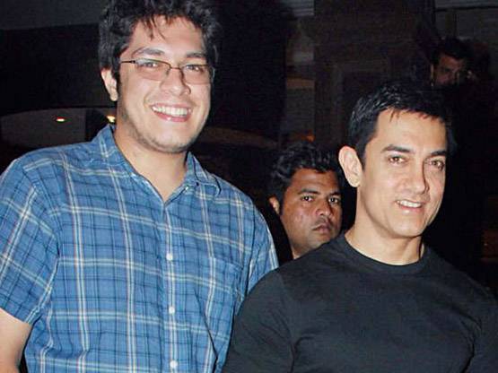 खुद को इतना फिट रखते हैं आमिर खान, हमउम्र नजर आता है बेटा