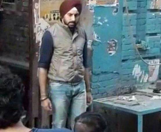 'मनमर्जियां' में अभि‍षेक बच्चन के सरदार लुक पर BIG B बोले...