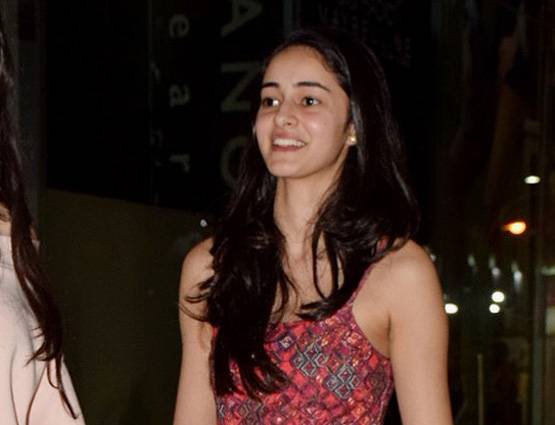 बेस्ट फ्रेंड से मिलने पहुंचीं चंकी पांडे की बेटी, सुहाना थीं गायब