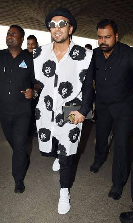 प्रियंका के एयरपोर्ट लुक के आगे फीके पड़े स्टार्स, देखें PHOTO