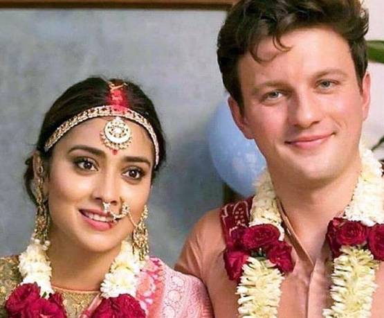 सगाई के दिन श्रिया सरन ने किया पति को Kiss, फोटो वायरल