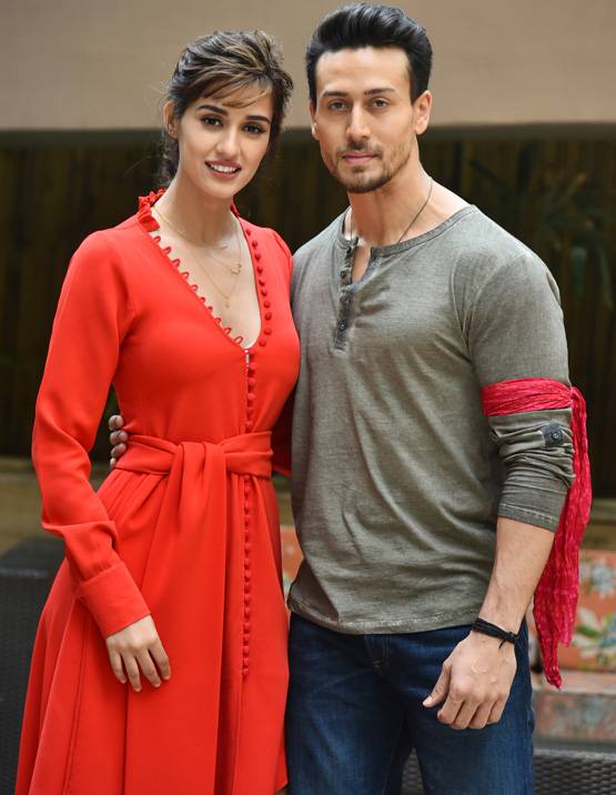 Baaghi 2 के प्रमोशन के लिए टाइगर श्रॉफ और दिशा पाटनी पहुंचे दिल्ली