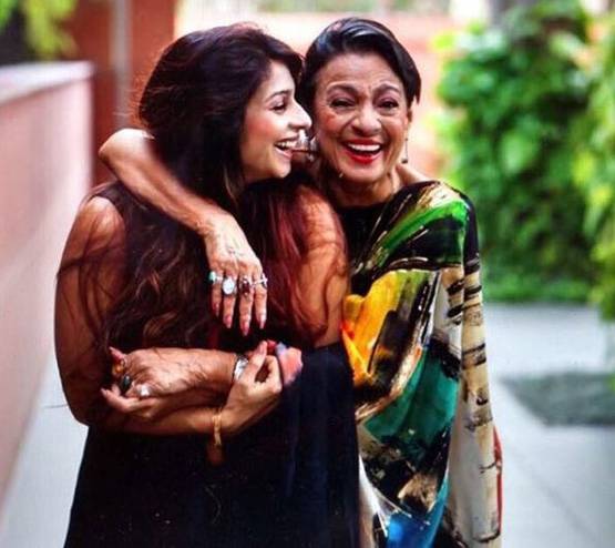 काजोल से कितनी जुदा है छोटी बहन तनीषा, तस्वीरों में देखें