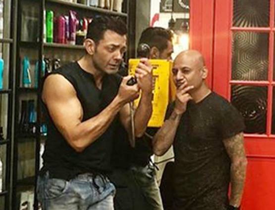 PHOTOS: बॉबी देओल ने ऐसे बनाए फिल्म के लिए डोले, बदली फिजिक