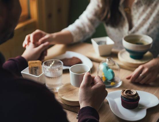 लड़की में हों ये 14 गुण तो शादी में बिल्कुल ना करें देर!