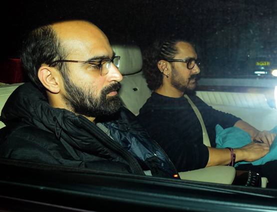 PHOTOS: श्रीदेवी के घर 13 दिन की पूजा शुरू, विराट-अनुष्का पहुंचे