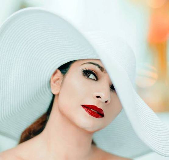 काजोल से कितनी जुदा है छोटी बहन तनीषा, तस्वीरों में देखें