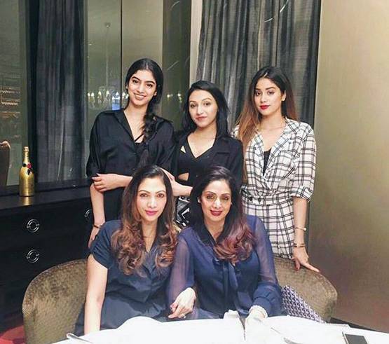 जाह्नवी-खुशी के साथ श्रीदेवी- नहीं देखी होंगी ये RARE PHOTOS