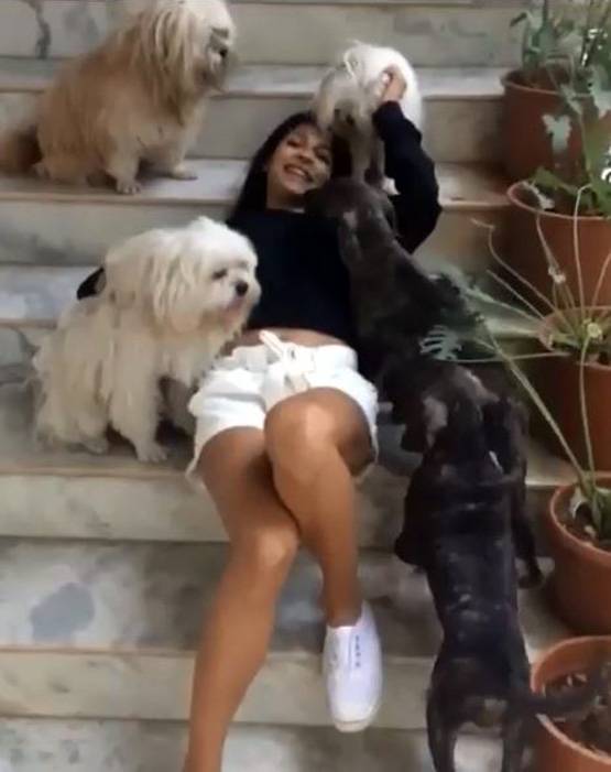 काजोल से कितनी जुदा है छोटी बहन तनीषा, तस्वीरों में देखें