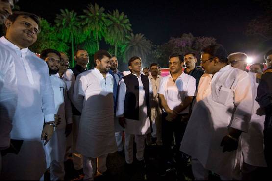 PHOTOS: राज्‍यसभा चुनाव से पहले UP में डिनर डिप्लोमेसी का गेम