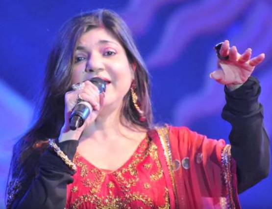 मनमुटाव नहीं, फिर भी क्यों पति से अलग रहती हैं अलका याग्निक