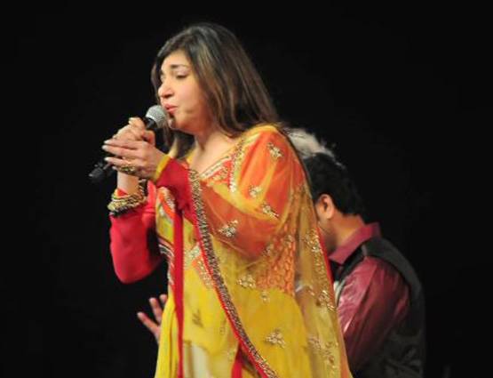 मनमुटाव नहीं, फिर भी क्यों पति से अलग रहती हैं अलका याग्निक