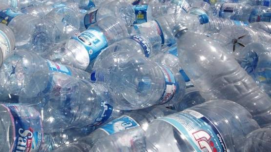 बोतल बंद पानी पीते हैं तो हो जाइए सावधान, पड़ सकते हैं बीमार