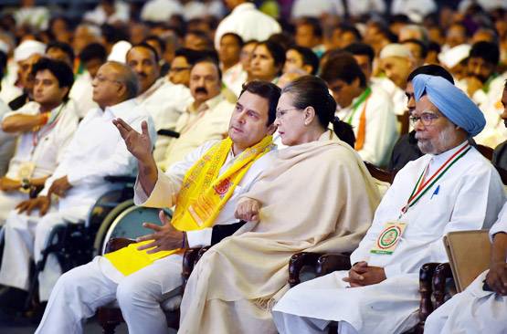 कांग्रेस महाधिवेशन में प्रियंका गांधी भी रहीं सक्रिय, देखें PHOTOS