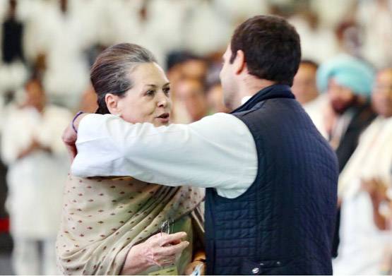 कांग्रेस महाधिवेशन में प्रियंका गांधी भी रहीं सक्रिय, देखें PHOTOS