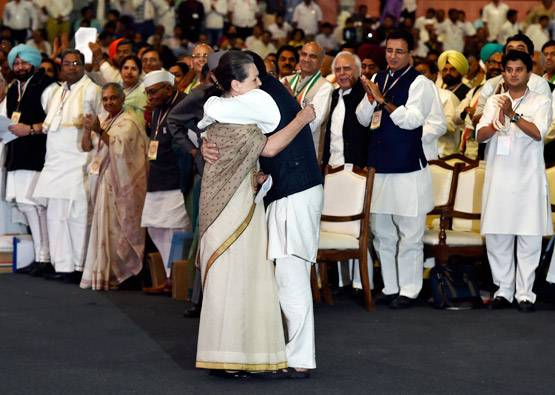 कांग्रेस महाधिवेशन में प्रियंका गांधी भी रहीं सक्रिय, देखें PHOTOS