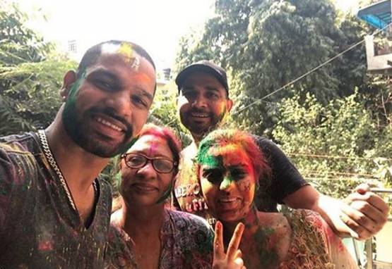 होली पर वीरू का खास अंदाज, बोले- ये है किंग्स की जर्सी का सही इस्तेमाल