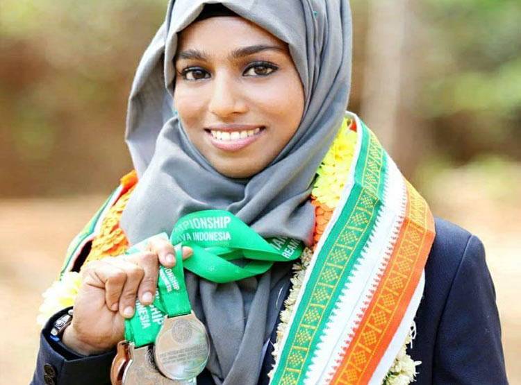 व्हाट्सऐप पर ट्रेनिंग लेकर हिजाब गर्ल बनी बॉडीबिल्डिंग चैंपियन