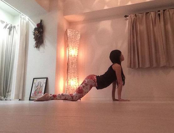 कंधे और पीठ में दर्द रहता है तो करें ये योगासन