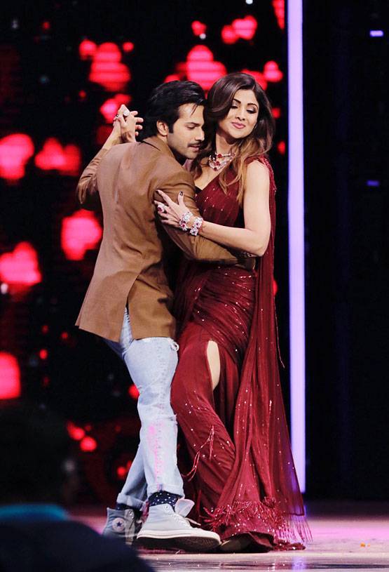 डर गईं शि‍ल्पा शेट्टी, जब अचानक वरुण धवन ने उन्हें गोद में उठाया