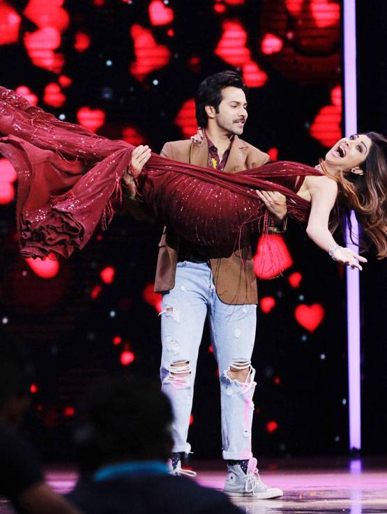 डर गईं शि‍ल्पा शेट्टी, जब अचानक वरुण धवन ने उन्हें गोद में उठाया