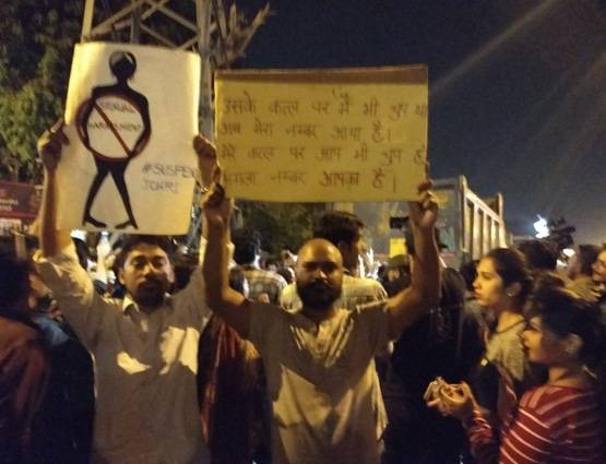 PHOTOS: JNU छात्रों का थाने के बाहर हंगामा, पुलिस से भिड़ंत