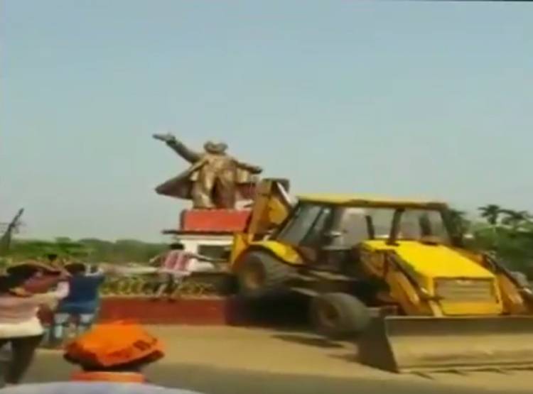 जानिए- कौन हैं लेनिन, जिनकी मूर्ति तोड़ने की तस्वीरें हो रही वायरल