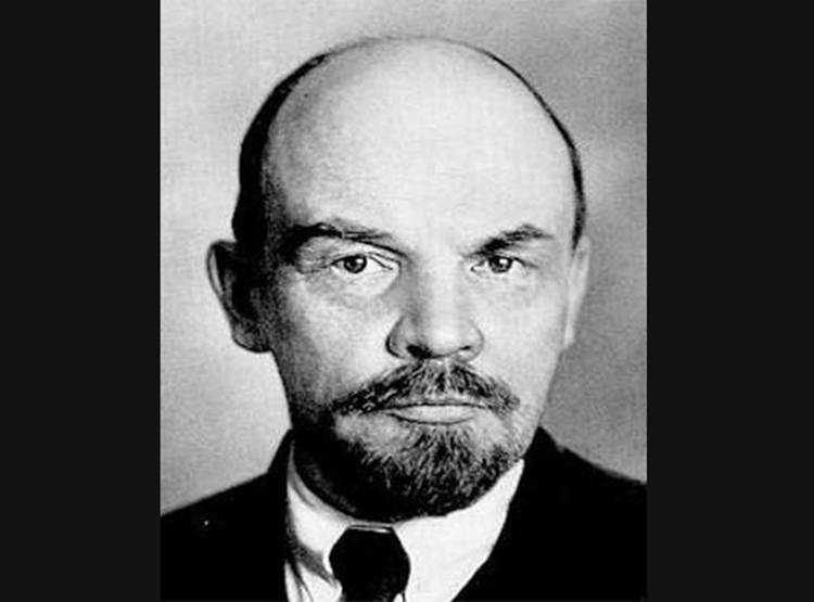 जानिए- कौन हैं लेनिन, जिनकी मूर्ति तोड़ने की तस्वीरें हो रही वायरल