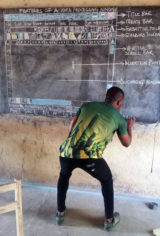 स्कूल में नहीं था कम्प्यूटर, बच्चों को ऐसे सिखाया MS वर्ल्ड, फोटो वायरल