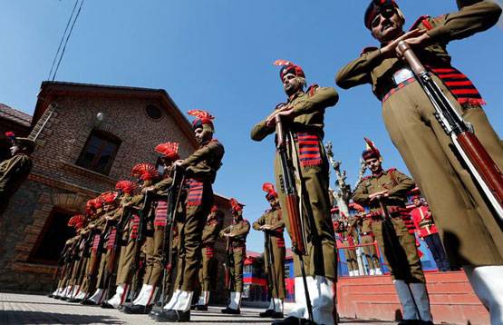 कभी सोचा है पुलिस की वर्दी का रंग खाकी क्यों होता है? ये रहा जवाब