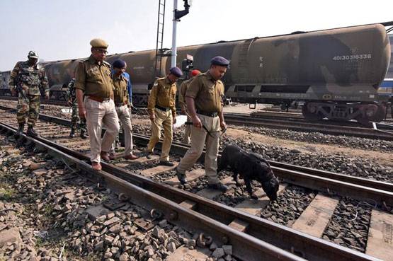 कभी सोचा है पुलिस की वर्दी का रंग खाकी क्यों होता है? ये रहा जवाब