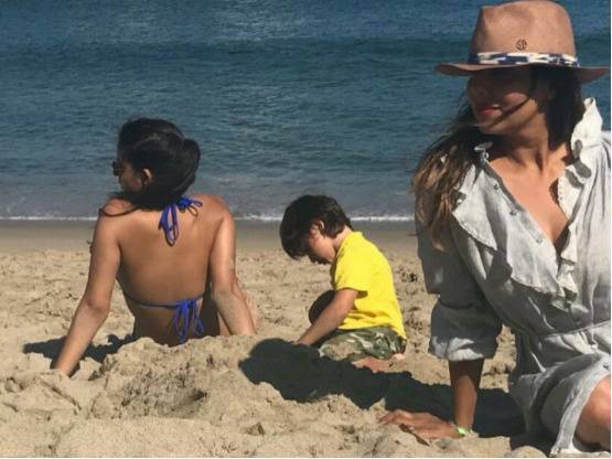 स्विमिंग पूल में सुहाना का कूल लुक, बिकिनी फोटो फिर viral