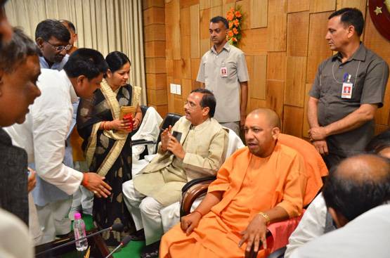 PHOTOS: राज्‍यसभा चुनाव से पहले UP में डिनर डिप्लोमेसी का गेम